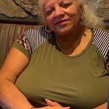 Sarah Britt's Instagram, Twitter & Facebook