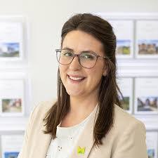 Kate Monks's Instagram, Twitter & Facebook