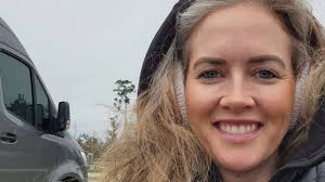 Beste Entscheidung!“ Millionärin gibt Luxus auf und lebt jetzt in einem Van 