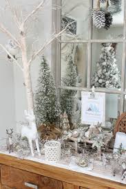Dining rooms may differ in formality, size and style. Christmas Dining Room Decor Clean And Scentsible