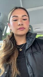 Elle Carroll's Instagram, Twitter & Facebook