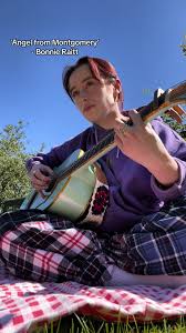 Nell Hammond (@hammond.nell)