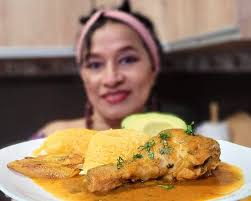 Ecuador sabe a tradición y orgullo 🇪🇨✨ De un bolón con bistec para  empezar el día, al encebollado, reconocido como la 2da mejor sopa de  mariscos del mundo 🌎🐟. Nos abrazan platos