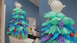 Yuk, simak berbagai kreasi hiasan natal diy kreatif yang praktis dan bisa kamu buat sendiri di rumah! Tak Melulu Cemara Ini 6 Ide Pohon Natal Paling Kreatif Hot Liputan6 Com