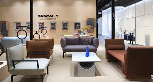 Round coffee table tufted top sofa companies from the 60's fashion. Museo Museum To