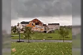 The tornado damaged several homes in the gloucester . Y H9k03m3gckmm