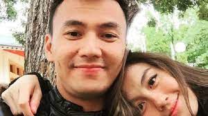 Wijin sendiri kini masih berpacaran dengan mantan istri gading yaitu gisella anastasia. Katanya Putus Kok Wijaya Saputra Masih Unggah Foto Mesra Bareng Agnez Mo Tribunnews Com Mobile