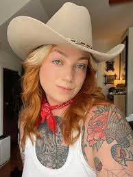 One autumnal chipmunk comin right up! ☝🏻🐿️🍂🍁 thanks as always, Helen!  Lines are healed, color is fresh.