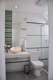Parede Com Pastilha De Vidro Verde E Cuba De Apoio De L2 Arquitetura 30358 No Viva Decora Decoracao Banheiro Apartamento Disposicao Do Banheiro Casas De Banho De Luxo