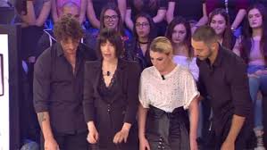 Questo per stefano de martino deve essere sicuramente un periodo d'oro: Emma Marrone Frecciatina A Stefano De Martino Gossip It