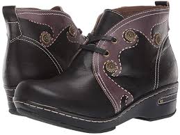Upgrade your wardrobe with the women's l'artiste by spring step chives bootie. Big Apple Buddy