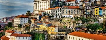 The city is home less than 240,000 people in the city center (about 2.4 million in the greater metropolitan area) and has a small city's feel and friendliness. Porto Reisefuhrer Outdooractive Com