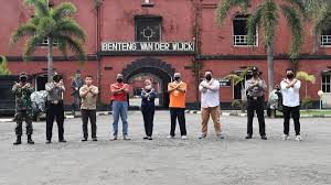 Benteng van der wijck beralamat di jalan sapta marga nomor 100 gombong, kabupaten kebumen jawa tengah, telpon 0287 473460, hp : Harga Tiket Masuk Benteng Gombong Taman Mini Indonesia Indah Aktivitas Seru Fasilitas