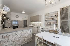 Fliesen sind pflegeleicht und in zahllosen dekoren und formaten erhältlich. Kuchengestaltung Hochwertige Bodenfliesen Wandfliesen Bei Kerana