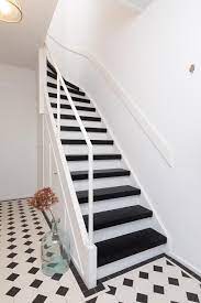Escalier noir et blanc