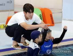 수영 국가대표 출신 박태환이 코로나19 확진 판정을 받았다. ë¬¼ì´ ë¬´ì„œì›Œë„ ê´œì°®ì•„ ë°•íƒœí™˜ìˆ˜ì˜ìž¥ì—ì„  ëª¨ë'ê°€ ì¦ê²ê²Œ ì—°í•©ë‰´ìŠ¤