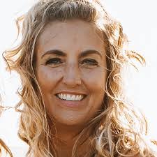 Julie Blake's Instagram, Twitter & Facebook