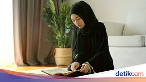 Surat yasin lengkap 83 ayat dan artinya dan surah yasin latin, surat ini terdiri atas 83 ayat. Surat Yasin Ayat 1 83 Dilengkapi Keutamaan Membacanya