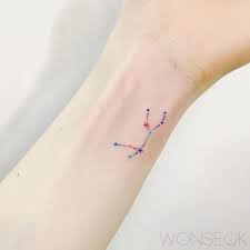 Ver más ideas sobre tatuajes de constelaciones, tatuajes de tauro, constelacion tauro. Taurus Constellation Tattoo On The Wrist