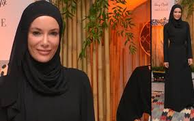 Her maternal is of turkish origin who immigrated from thessaloniki, greece. Gamze Ozcelik Moda Dunyasina Dondu Kurallarima Yasam Tarzima Gore Cizdim Amerikali Turk
