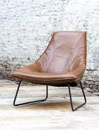 lederen eenzit met zwart metalen onderstel bijpassende footstool beschikbaar beschikbaar in verschillende leders lederkleuren stoelen moderne stoelen lounge