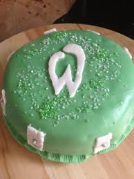 Oder inszenieren sie ein kochduell bei dem sich die teilnehmer ber die lern erfahrungen eines anspruchsvollen mens hinaus noch in qualitt oder kreativitt messen knnen. 15 Werder Bremen Torte Ideen Werder Bremen Bremen Fussball Torte