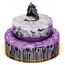 Da luftfeuchtigkeit dazu führen kann, dass sich das oblatenpapier aufrollt, lagern sie ihre topper und die kuchen und torten auf denen sie die topper verwendet haben, an einem kühlen und trockenen ort. Dark City Torte Mit Batman Figur