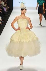 Feather Wedding Dress Knock Offs Alexander Mcqueen Wedding Dresses Extravagant Wedding Dresses Wedding Dress With Feathers