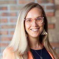 Krystal Lindsey's Instagram, Twitter & Facebook