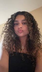 Hiii!! We're Marianna Rodriguez and Reimi Escobar. We are looking for girls  to look at apartments/houses with or somewhere to move into for the  2025-2026 school year! We are first year Psychology