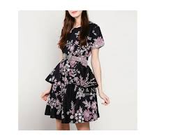 Perempuan cewek baik itu di indonesia maupun di negara lain di seluruh dunia menikmati belanja model baju wanita terbaru. 25 Inspirasi Model Baju Batik Yang Stylish Untuk Dipakai Sehari Hari Bukareview
