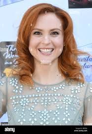 Shannon Goss's Instagram, Twitter & Facebook