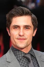 Phil Dunster's Instagram, Twitter & Facebook