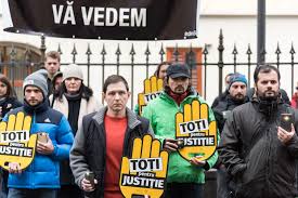 Acesta a fost anunțat duminică seara pe rețelele de socializare prin urmare, sâmbătă seara, în 22 decembrie, ne vom aduna în zona liberă de corupție, lângă piața mare din sibiu, pentru a protesta împotriva. Sibiu Strada SperanÈ›ei