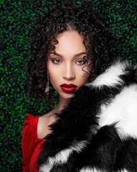 The holidays aren't over just yet🎁🎉Photographed by @niahrosephoto 📸