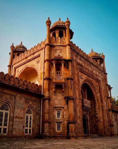 All these years in Chennai and I never knew this is where it all began. Fort St. George has been standing here since 1644, holding the very beginning of this city. The