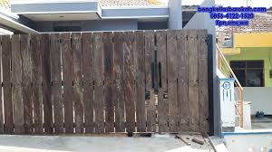 60 gambar pagar kayu minimalis modern terbaik 2019 pagar rumah minimalis kayu ulin selain itu pagar kayu juga mempunyai nilai estetika dan juga daya tahan yang tinggi pagar yang menggunakan bahan dari kayu ini bisa menampilkan kesan minimalis dan natural di rumah anda. Pintu Motif Kayu Ulin Semarang Hanya 700 Ribu Meter 0856 4122 1520