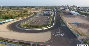 Grand prix formule 1 vlak na de start door de gerlachbocht oa. Video Circuit Zandvoort Maakt Zich Op Voor Komst Formule 1 Racingnews365