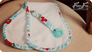 Learn how to make an easy burp cloth for babies with a free pattern! Burp Cloth Pattern Free With Video Tutorial And Step By Step Instructions
