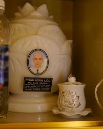 Cho đến mới đây, người thân mới chính thức hé lộ tro cốt của minh lộc hiện đang được an vị tại chùa vĩnh nghiêm, tp.hcm. R Zwnrcgmvlsgm
