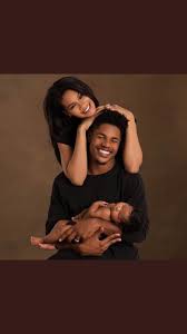 Pin By Vilishka Fandohan On Goals Af Family Photoshoot Family Picture Outfits Family Goals