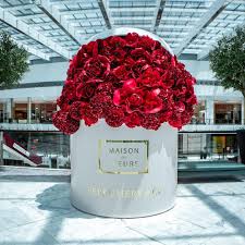 Maison Des Fleurs Is Now Available At Perfumeryandco Find Their Fragrant Flowers And Exclusive Boxes Plus A Lar Fragrant Flowers Flowers Floral Arrangements