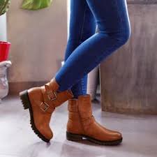 Bottines en synthétique à talon et bout rond.fermeture zippée sur le côté intérieur de la chaussure. 64 Idees De Les Bottes Bottines En 2021 Bottines Talon Haut Bottes