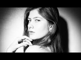 Glamour Portrait with Fiilex Q8 LED Fresnel