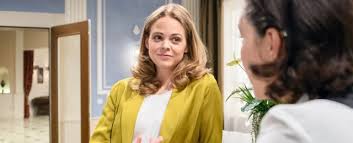Deutlich angeduselt torkeln die beiden in annabelles appartement und siehe da, es wird ordentlich geschmust ! Sturm Der Liebe Quirlige Eventmanagerin Wirbelt Furstenhof Auf Jennifer Siemann Verstarkt Ard Telenovela Tv Wunschliste