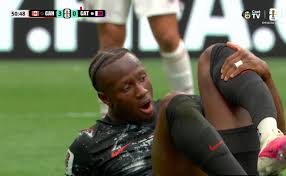 Pobre jugador de Canadá, terrible lesión esa