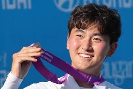 Veteran goalkeeper Lee Woon-jae thanks fans in retirement