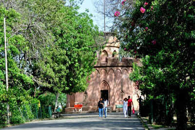 Historical spots of North Delhi's Kamla Nehru Ridge: Get the Detail of Historical spots of North Delhi's Kamla Nehru Ridge on TimesTravel