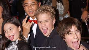 He is the brother of shane culkin, dakota culkin, kieran culkin,. Wn Hyz2d1m1p8m
