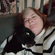 HEY! I'm just here to remind you that the laundry you forgot in the washer  is still waiting for you…..WELL GO GET IT SO WE CAN GO TO BED. 😊